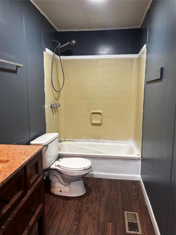 40 Pine Avenue, Huntsville, TX 77340