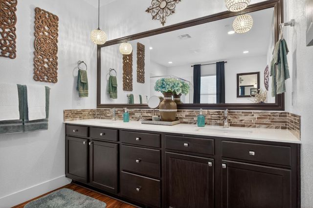 1648 Locksley Dr, Lathrop, CA 95330