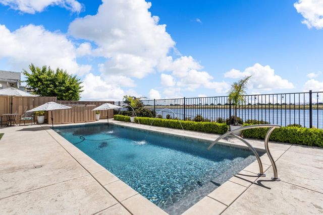 1648 Locksley Dr, Lathrop, CA 95330