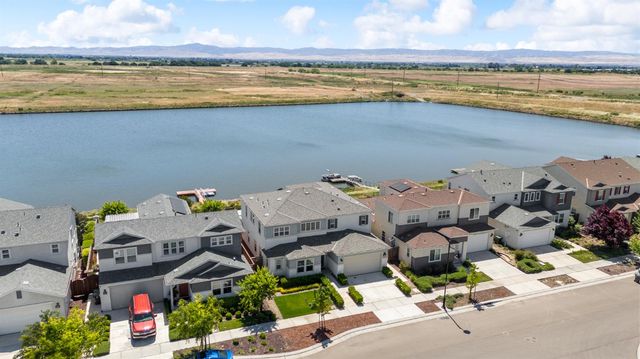 1648 Locksley Dr, Lathrop, CA 95330