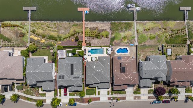 1648 Locksley Dr, Lathrop, CA 95330