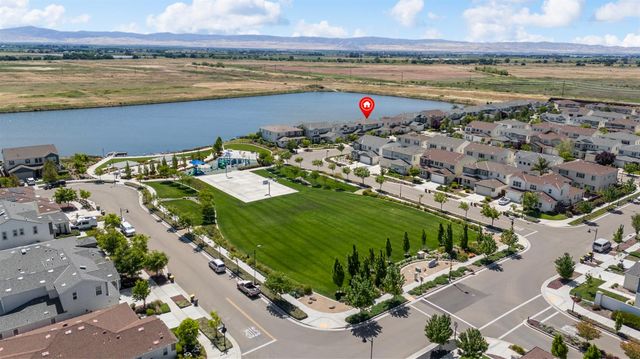 1648 Locksley Dr, Lathrop, CA 95330