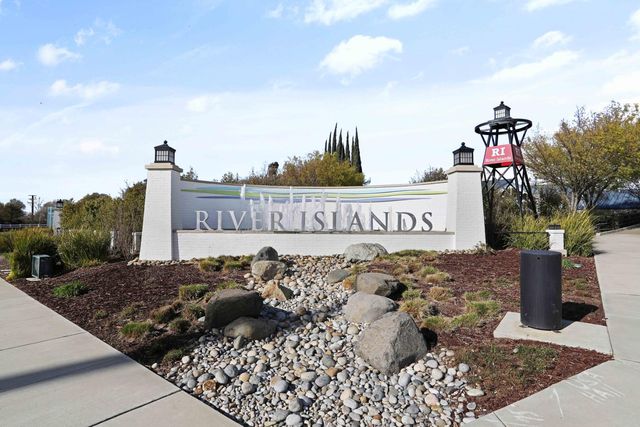 1648 Locksley Dr, Lathrop, CA 95330
