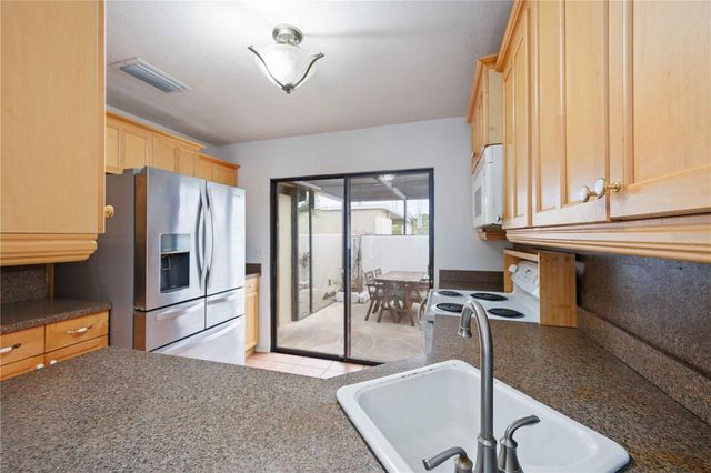 2767 HORSESHOE COURT Q-3, Sarasota, FL 34235