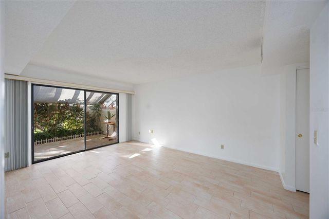 2767 HORSESHOE COURT Q-3, Sarasota, FL 34235