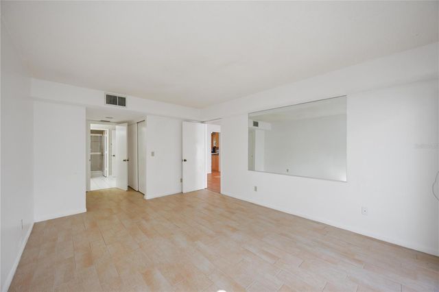 2767 HORSESHOE COURT Q-3, Sarasota, FL 34235