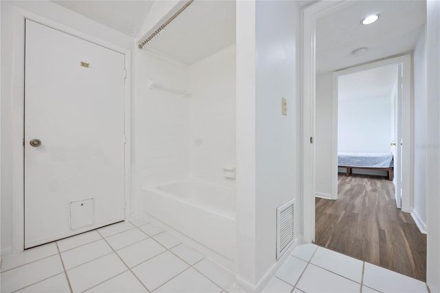 2767 HORSESHOE COURT Q-3, Sarasota, FL 34235