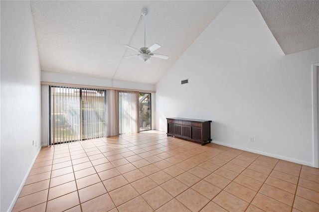 2767 HORSESHOE COURT Q-3, Sarasota, FL 34235