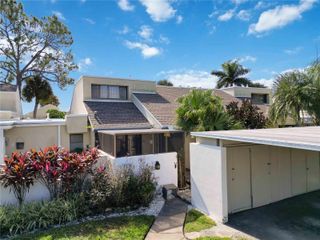 2767 HORSESHOE COURT Q-3, Sarasota, FL 34235