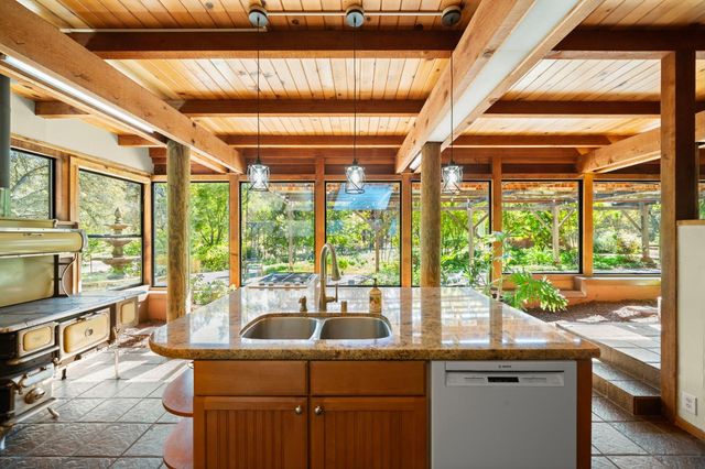 24066 Timber Ridge Dr, Auburn, CA 95602
