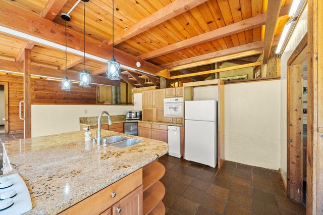 24066 Timber Ridge Dr, Auburn, CA 95602