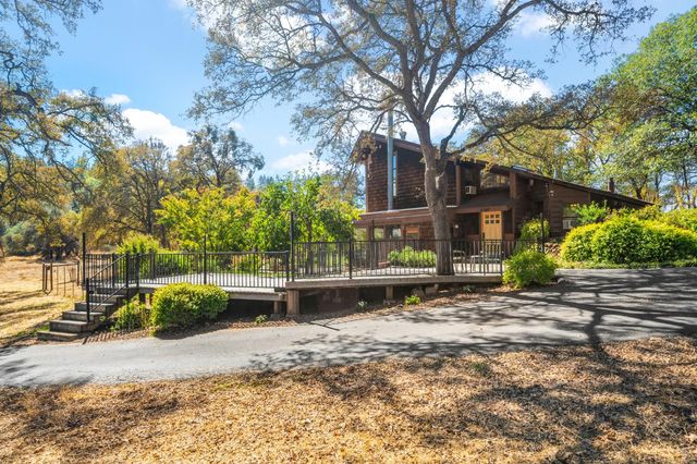24066 Timber Ridge Dr, Auburn, CA 95602