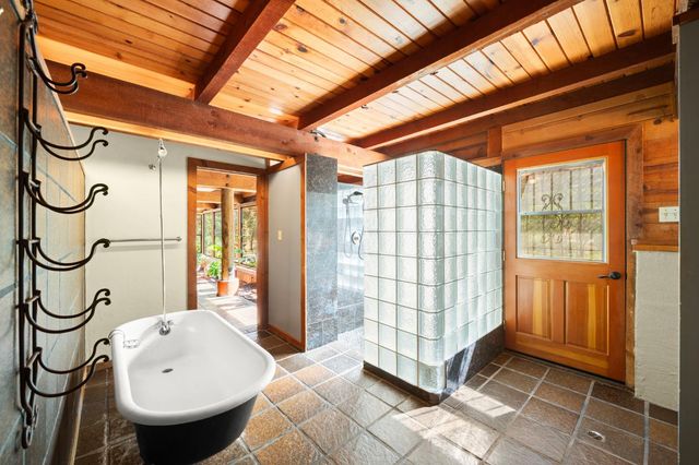 24066 Timber Ridge Dr, Auburn, CA 95602
