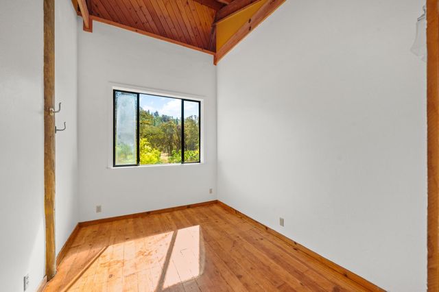 24066 Timber Ridge Dr, Auburn, CA 95602