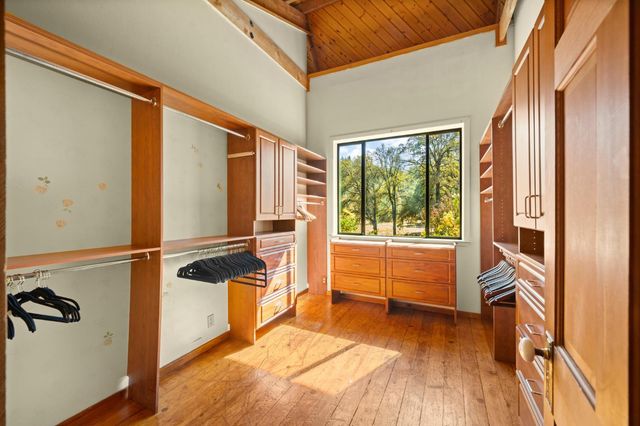 24066 Timber Ridge Dr, Auburn, CA 95602