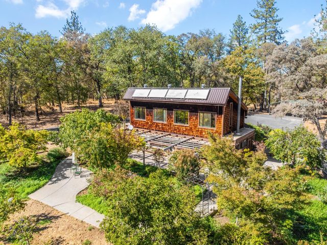 24066 Timber Ridge Dr, Auburn, CA 95602