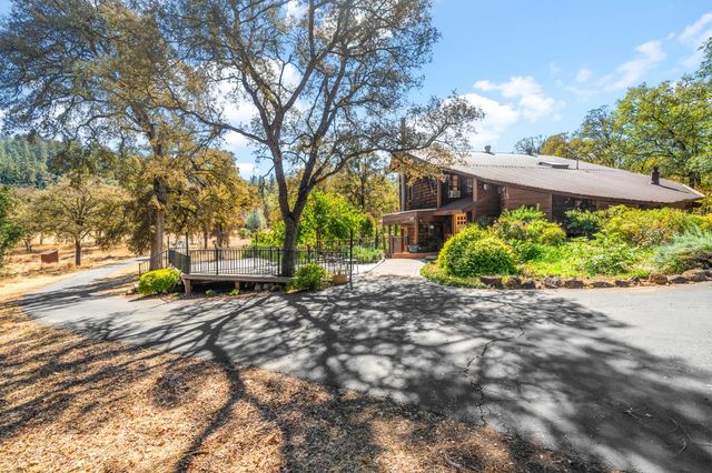 24066 Timber Ridge Dr, Auburn, CA 95602