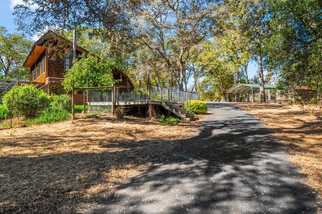 24066 Timber Ridge Dr, Auburn, CA 95602