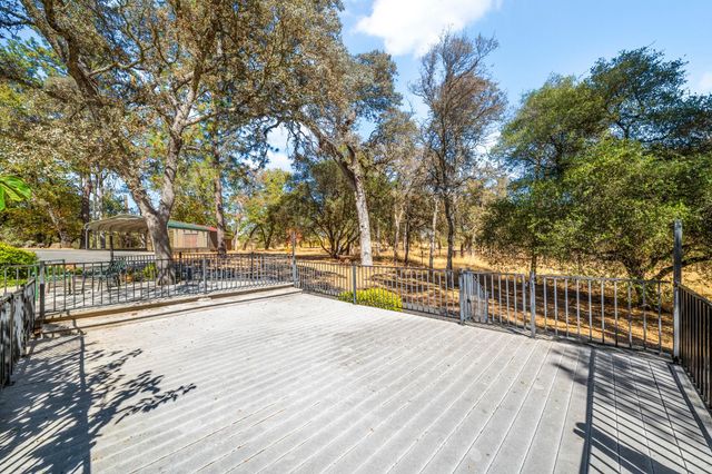 24066 Timber Ridge Dr, Auburn, CA 95602
