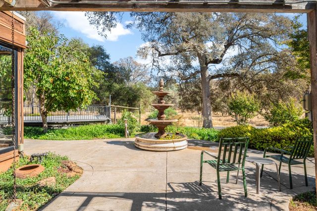 24066 Timber Ridge Dr, Auburn, CA 95602