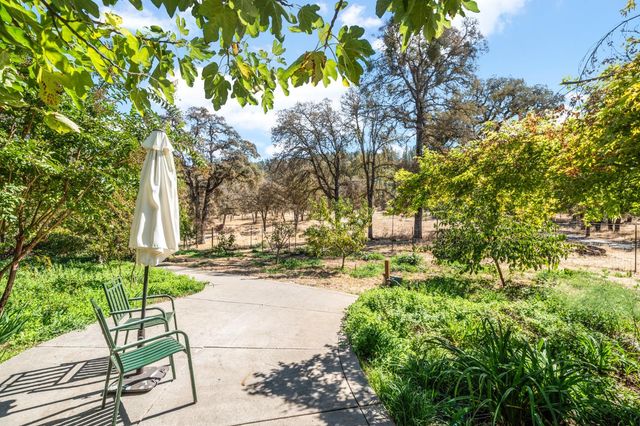 24066 Timber Ridge Dr, Auburn, CA 95602
