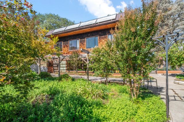 24066 Timber Ridge Dr, Auburn, CA 95602
