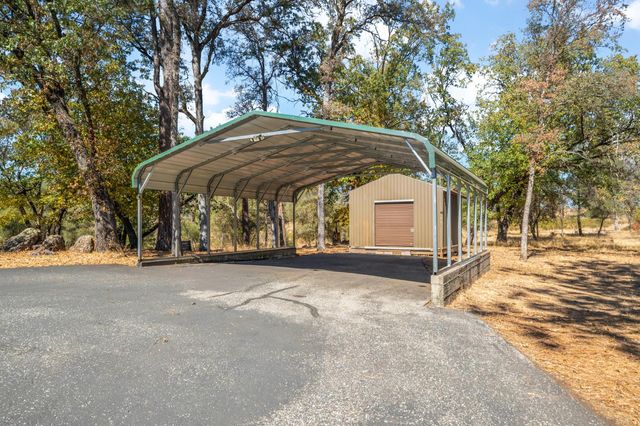 24066 Timber Ridge Dr, Auburn, CA 95602