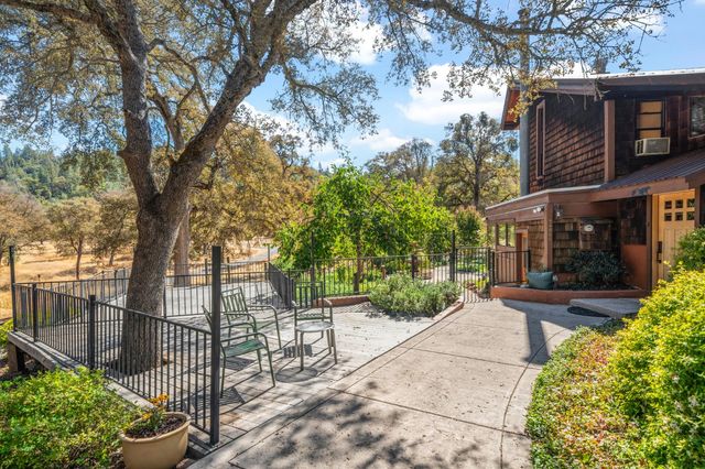 24066 Timber Ridge Dr, Auburn, CA 95602