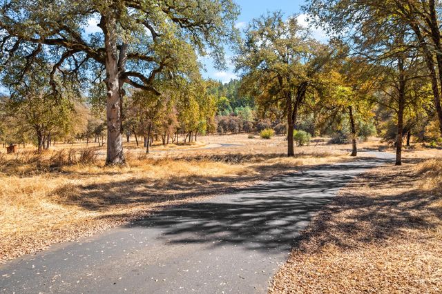 24066 Timber Ridge Dr, Auburn, CA 95602