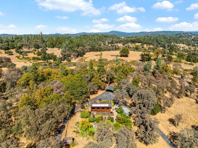 24066 Timber Ridge Dr, Auburn, CA 95602
