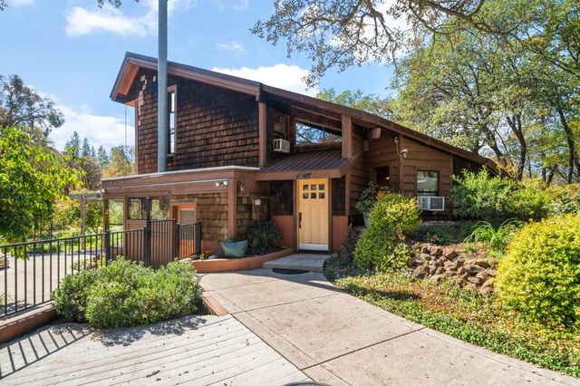 24066 Timber Ridge Dr, Auburn, CA 95602