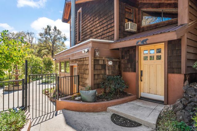 24066 Timber Ridge Dr, Auburn, CA 95602