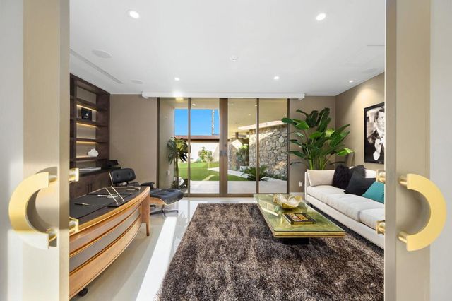 911 Juarez Avenue, Palm Springs, CA 92262