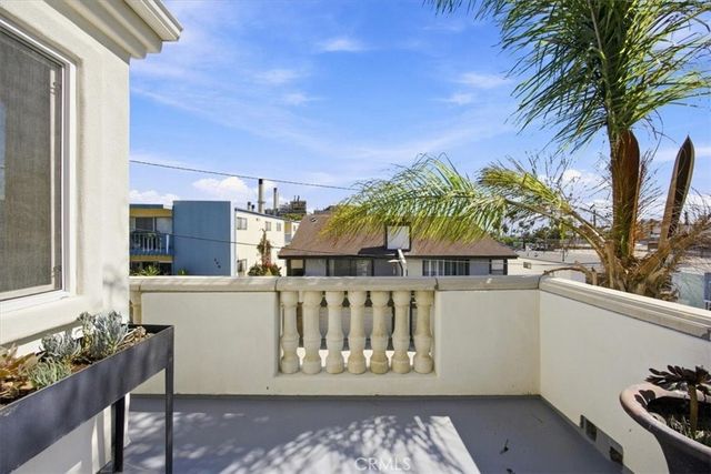 137 Lyndon Street, Hermosa Beach, CA 90254