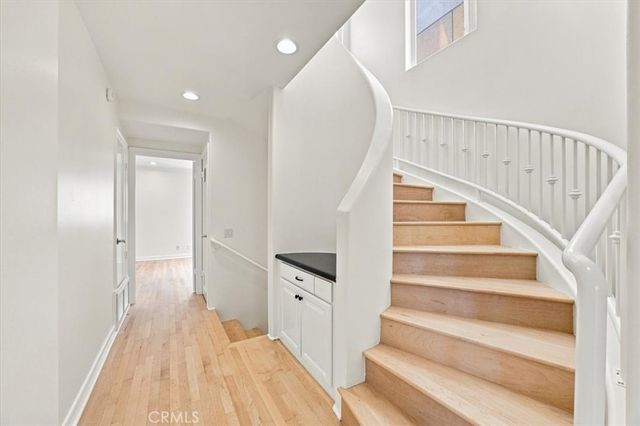 137 Lyndon Street, Hermosa Beach, CA 90254