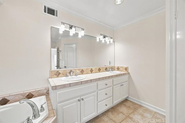 137 Lyndon Street, Hermosa Beach, CA 90254