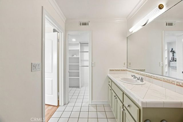 137 Lyndon Street, Hermosa Beach, CA 90254