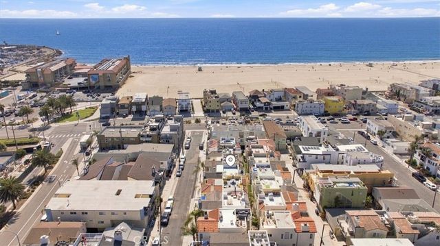 137 Lyndon Street, Hermosa Beach, CA 90254