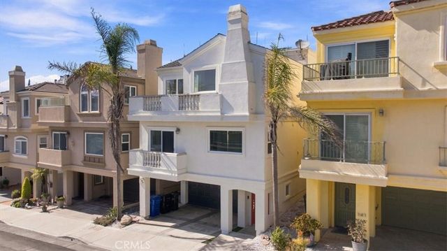 137 Lyndon Street, Hermosa Beach, CA 90254