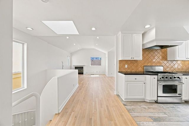 137 Lyndon Street, Hermosa Beach, CA 90254