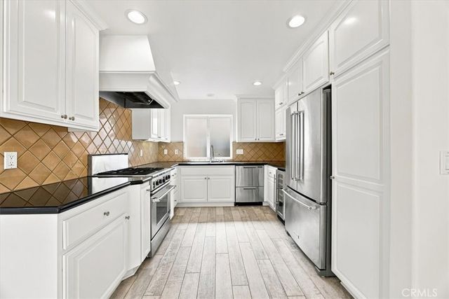 137 Lyndon Street, Hermosa Beach, CA 90254