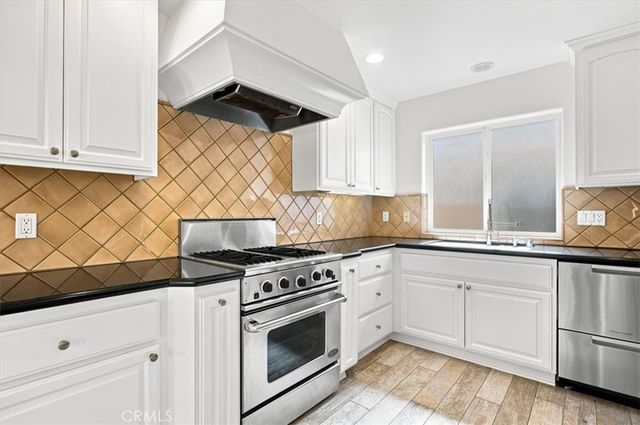 137 Lyndon Street, Hermosa Beach, CA 90254