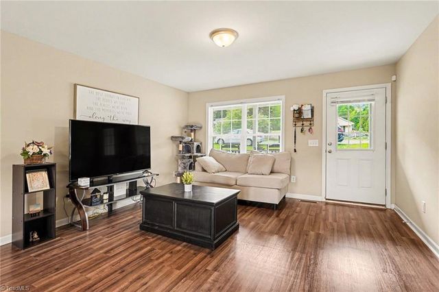 897 Breeze Hill Road, Asheboro, NC 27203