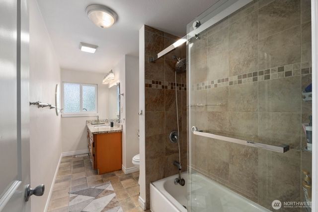 826 S 200th Street, Des Moines, WA 98198