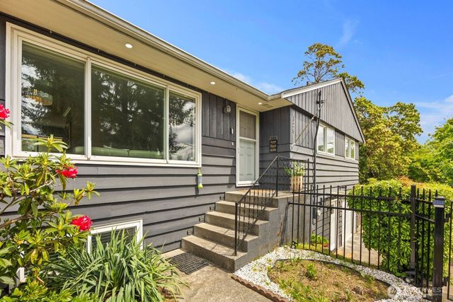 826 S 200th Street, Des Moines, WA 98198