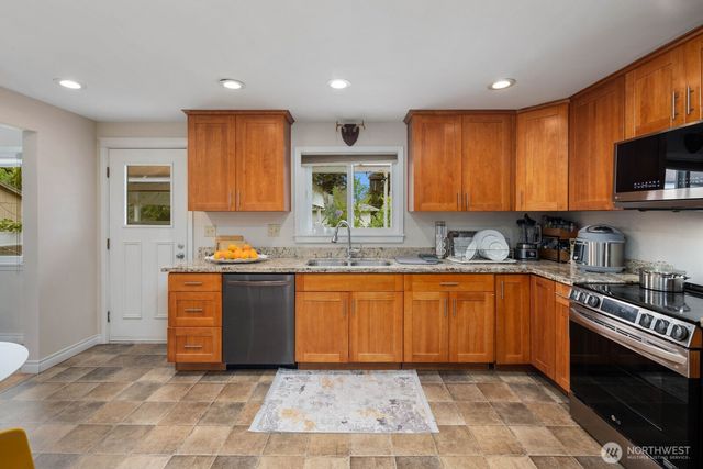 826 S 200th Street, Des Moines, WA 98198