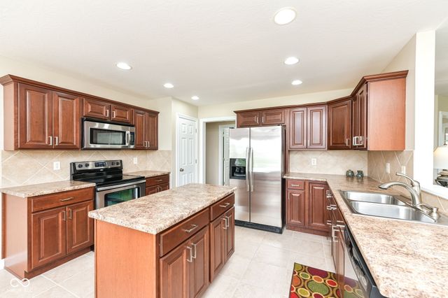4980 W Cedar Creek Place, New Palestine, IN 46163