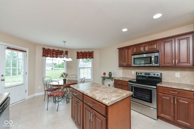 4980 W Cedar Creek Place, New Palestine, IN 46163