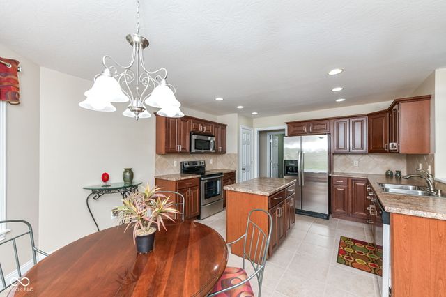 4980 W Cedar Creek Place, New Palestine, IN 46163