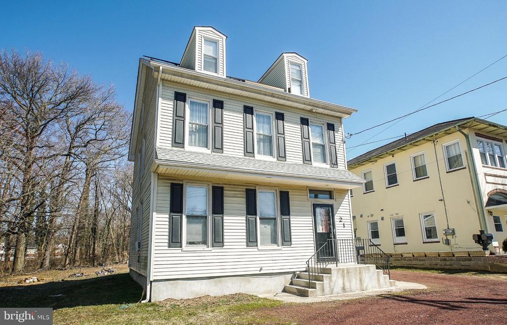21 N LENOLA RD, Moorestown, NJ 08057